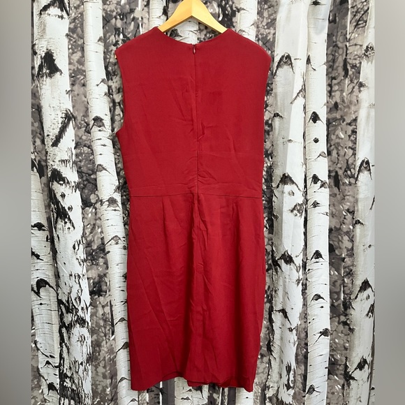 Red Sleeveless Dress with Knotted Front Detail - Picture 4 of 5